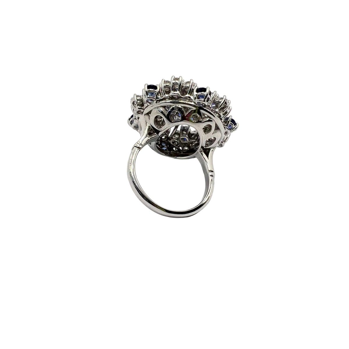Bague Marguerite en or blanc, saphirs et diamants - Castafiore