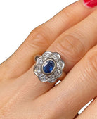 Bague marguerite en or blanc sertie d'un saphir - Castafiore