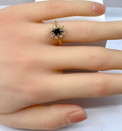 Bague marguerite en or jaune 18 carats, saphir et diamants - Castafiore
