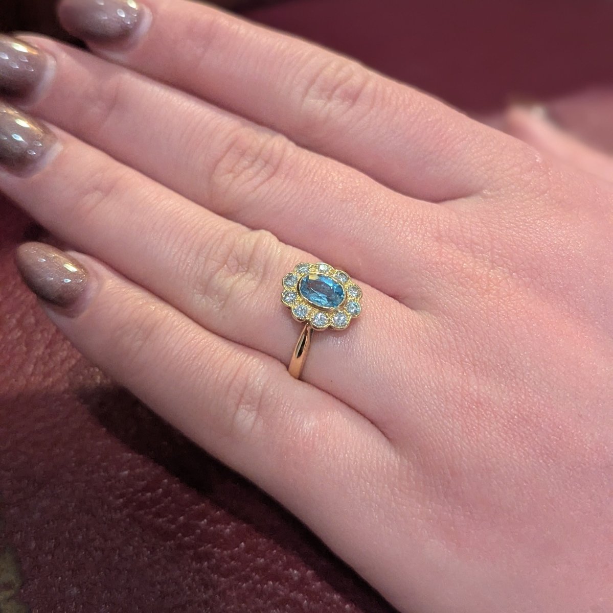 Bague Marguerite en or jaune diamants et aigue - marine - Castafiore