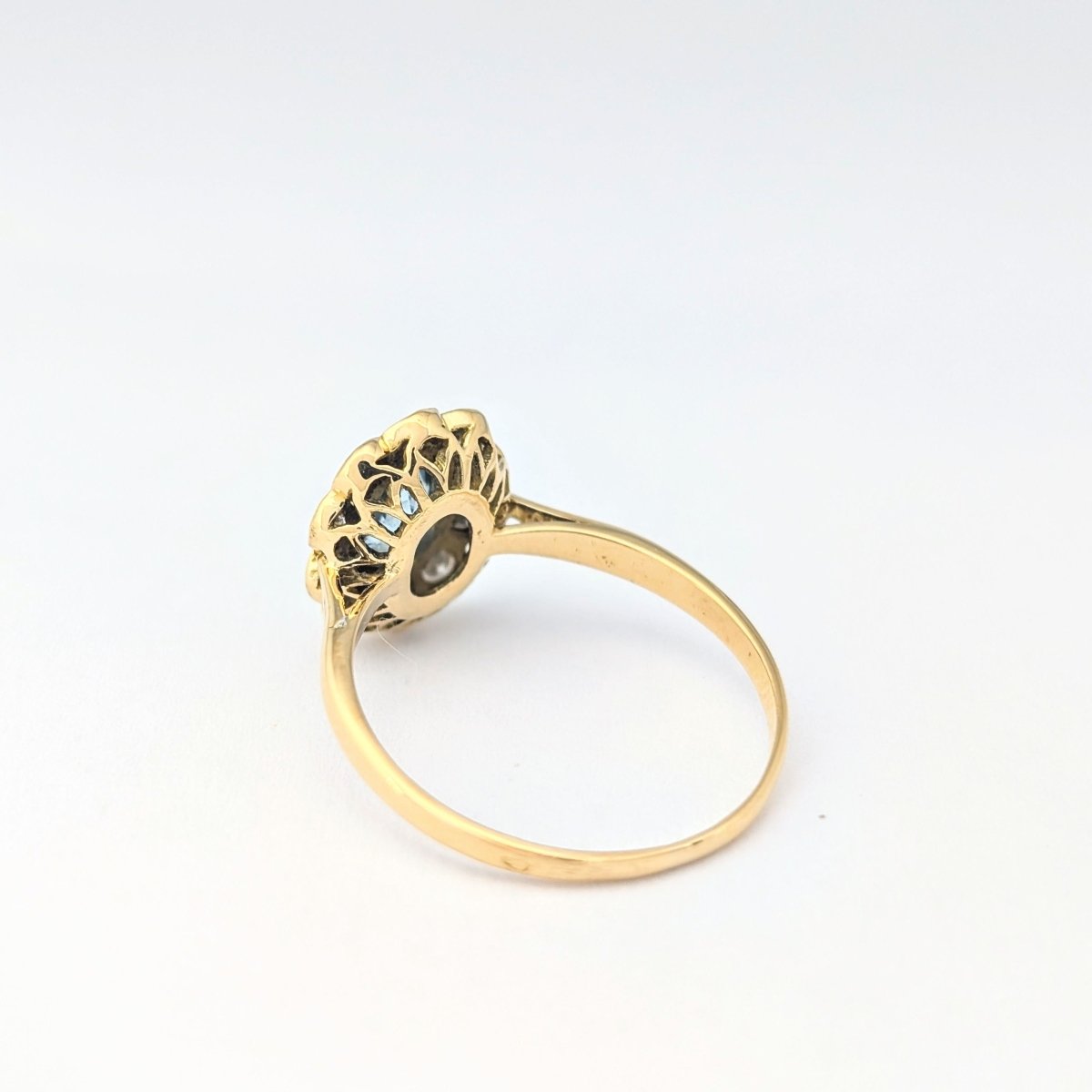 Bague Marguerite en or jaune diamants et aigue - marine - Castafiore
