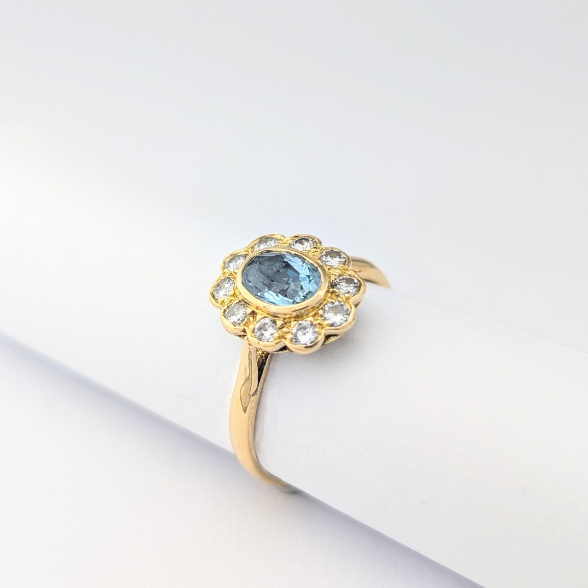 Bague Marguerite en or jaune diamants et aigue - marine - Castafiore