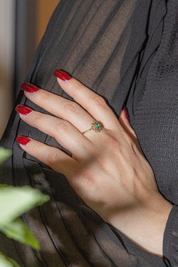 Bague marguerite en or jaune, émeraude et diamant - Castafiore