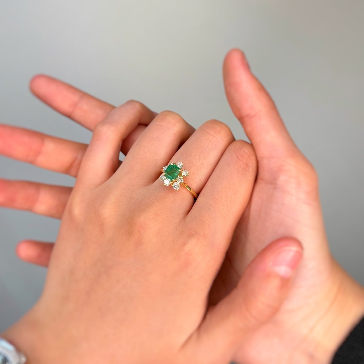 Bague Marguerite en or jaune, émeraude et diamants - Castafiore
