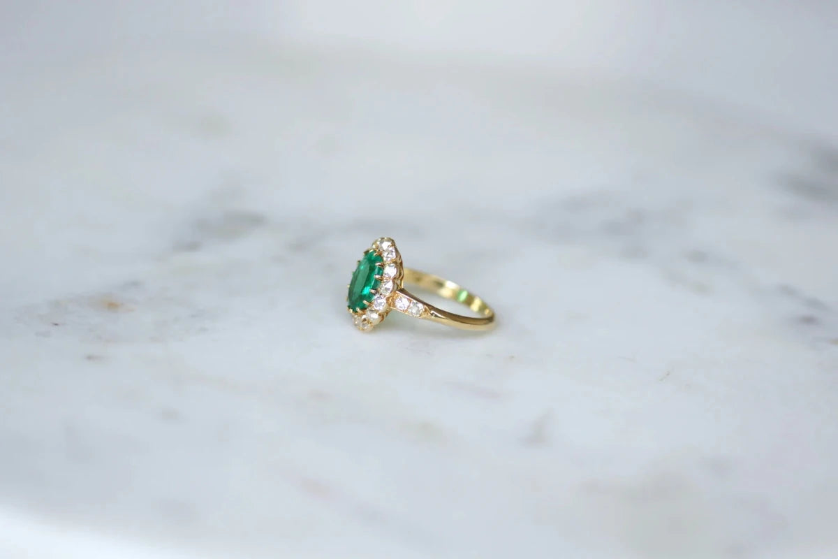 Bague Marguerite en or jaune, émeraude et diamants - Castafiore
