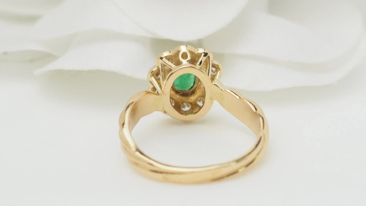 Bague marguerite en or jaune, émeraude et diamants - Castafiore