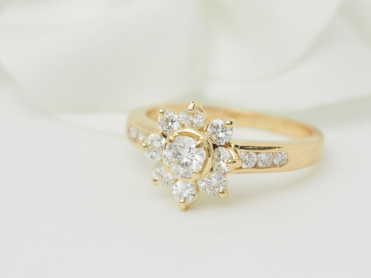 Bague marguerite en or jaune et diamants - Castafiore
