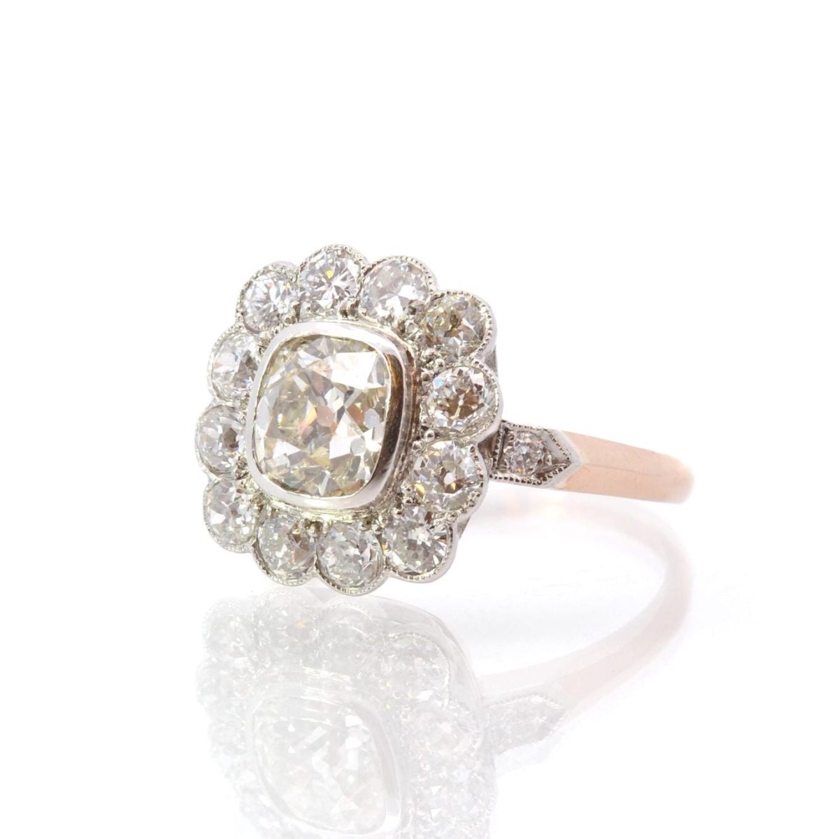 Bague Marguerite en or jaune, platine et diamants - Castafiore