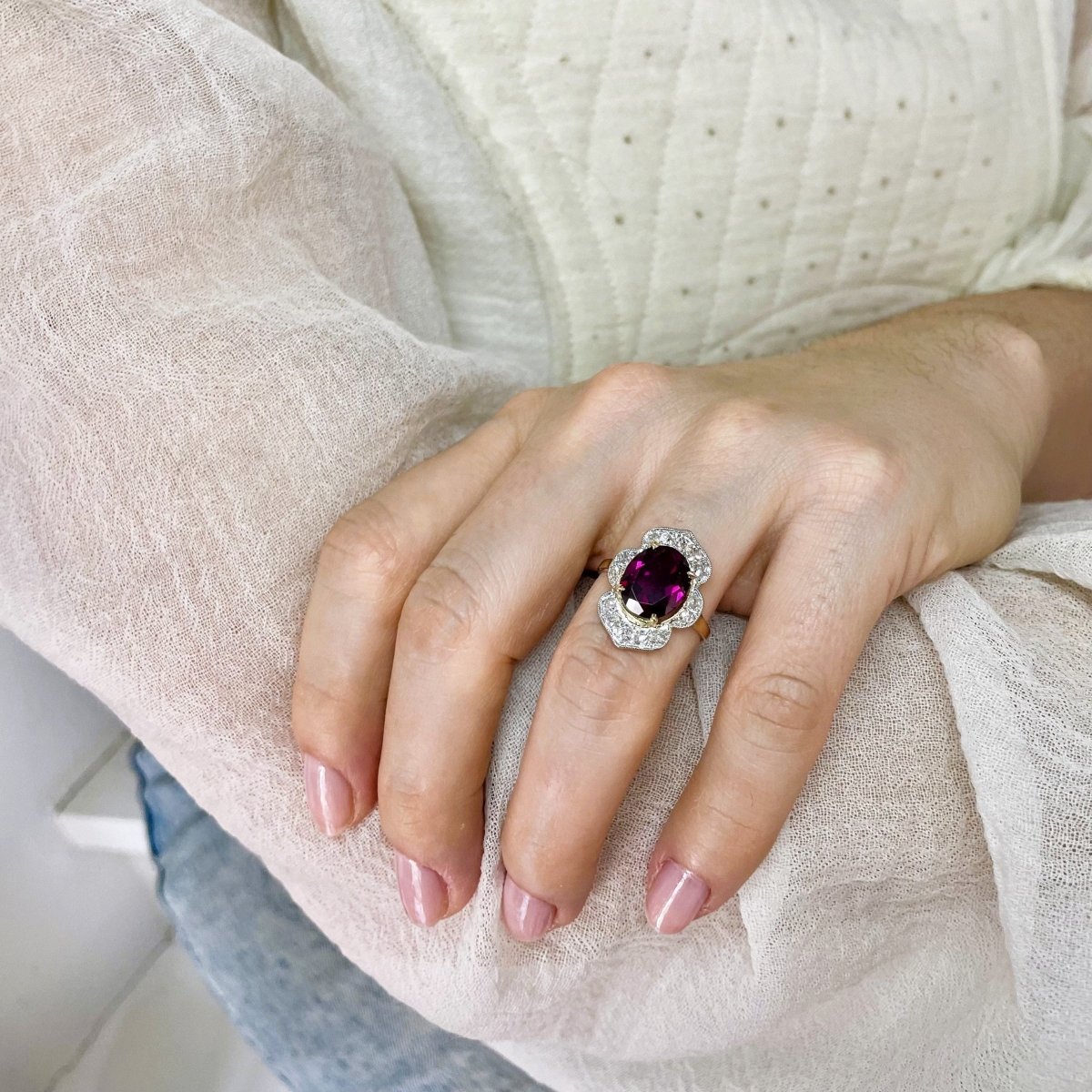 Bague marguerite en or jaune, rhodolite et diamants - Castafiore