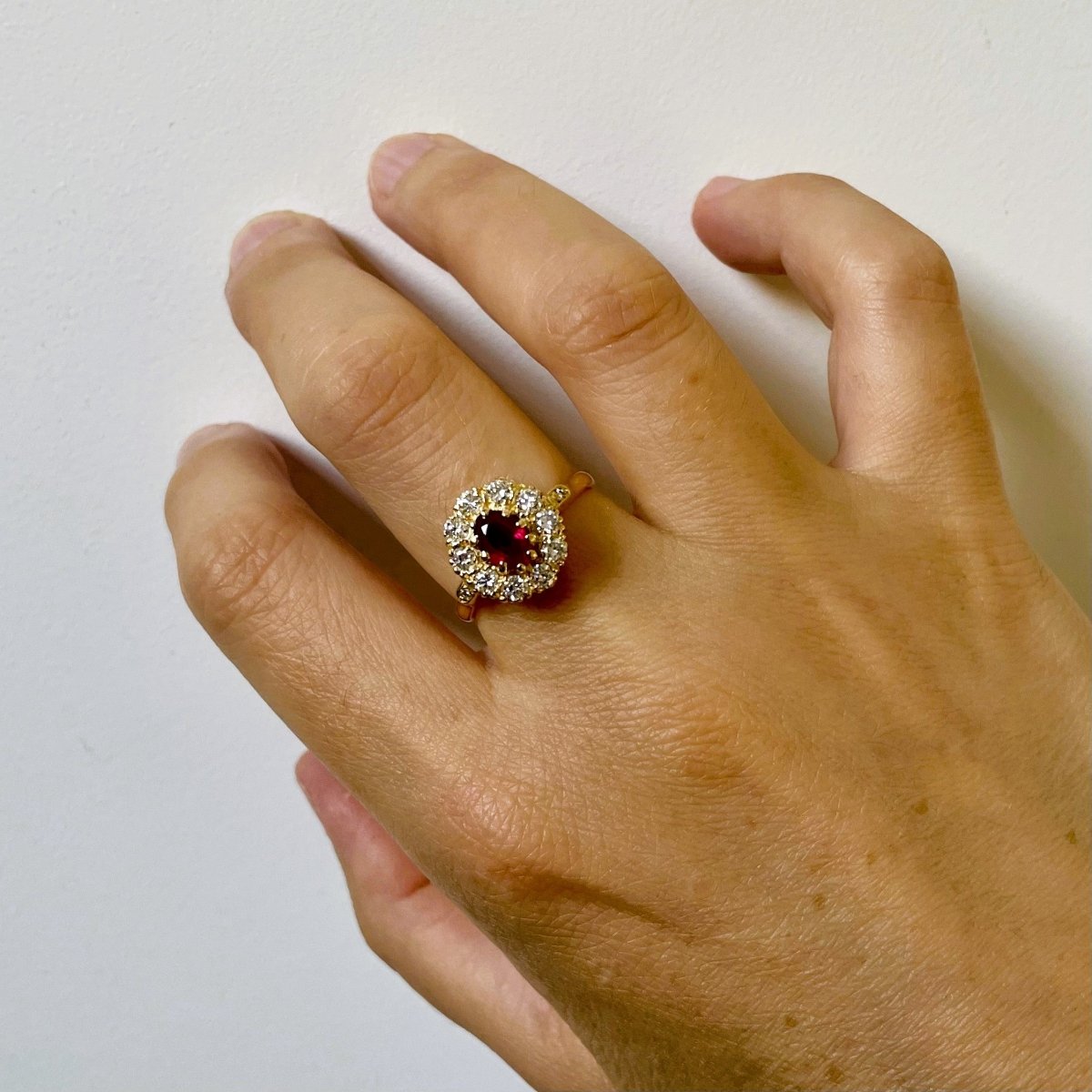 Bague Marguerite en or jaune, rubis et diamants - Castafiore