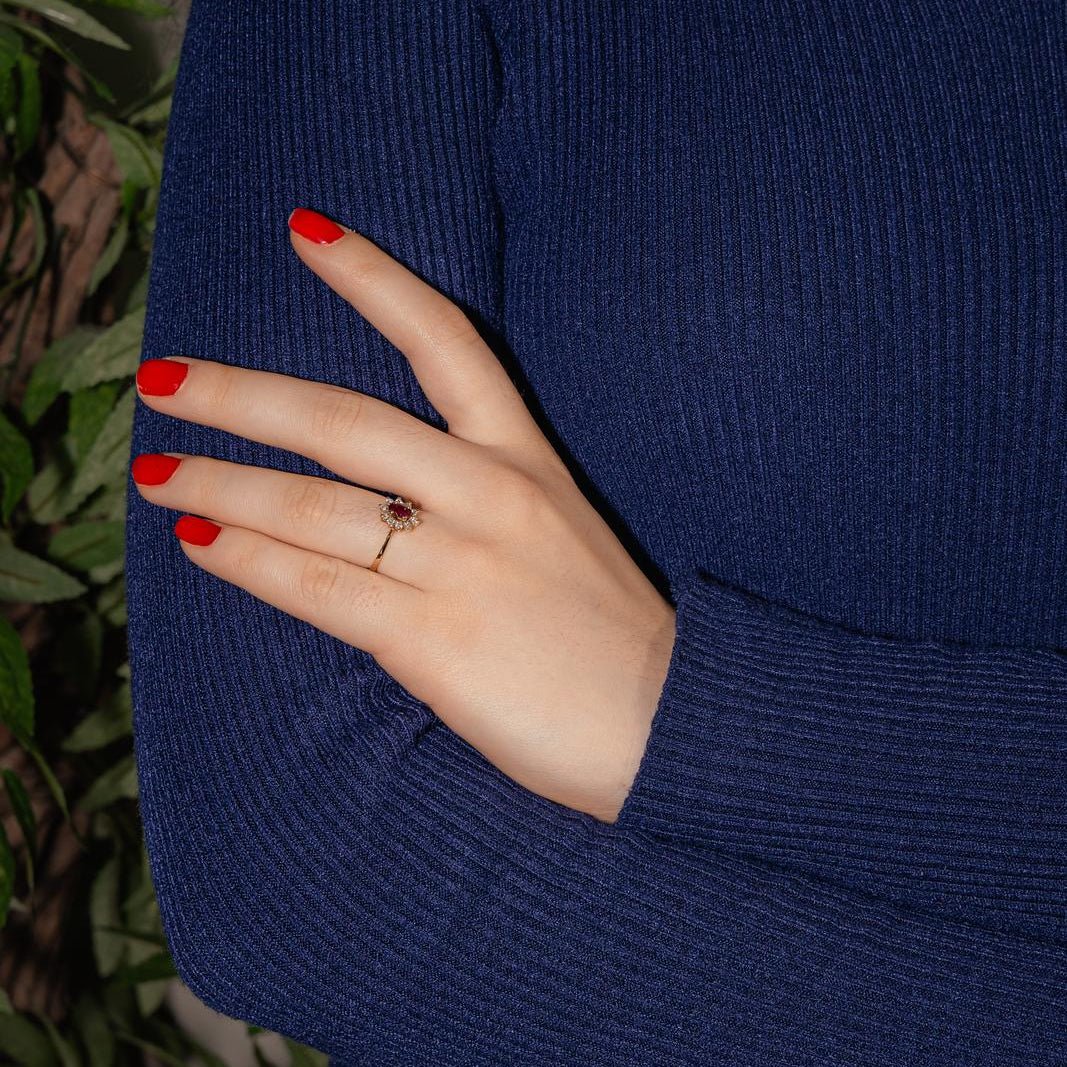 Bague Marguerite en or jaune, rubis et diamants - Castafiore