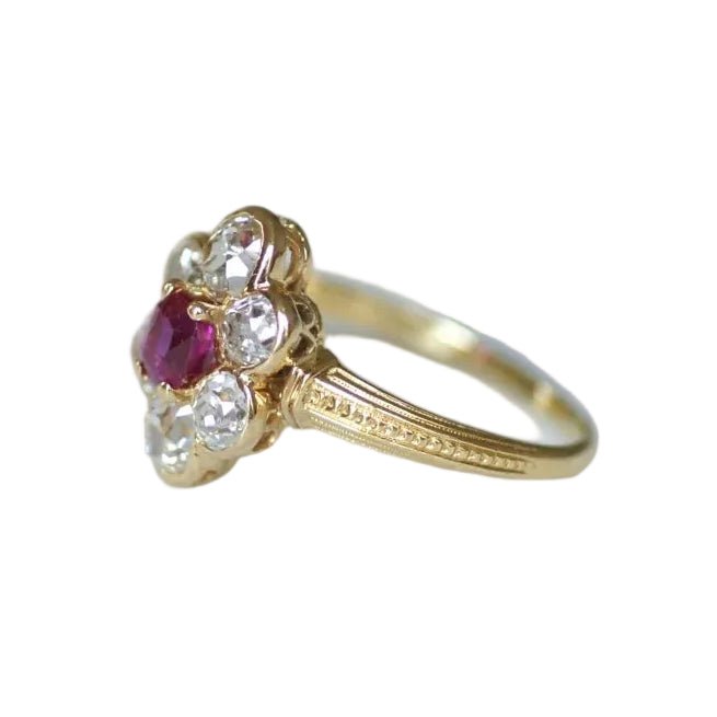 Bague Marguerite en or jaune, rubis et diamants - Castafiore