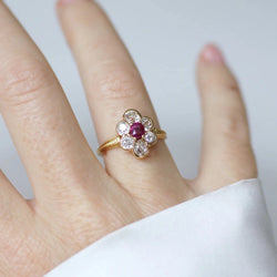 Bague Marguerite en or jaune, rubis et diamants - Castafiore