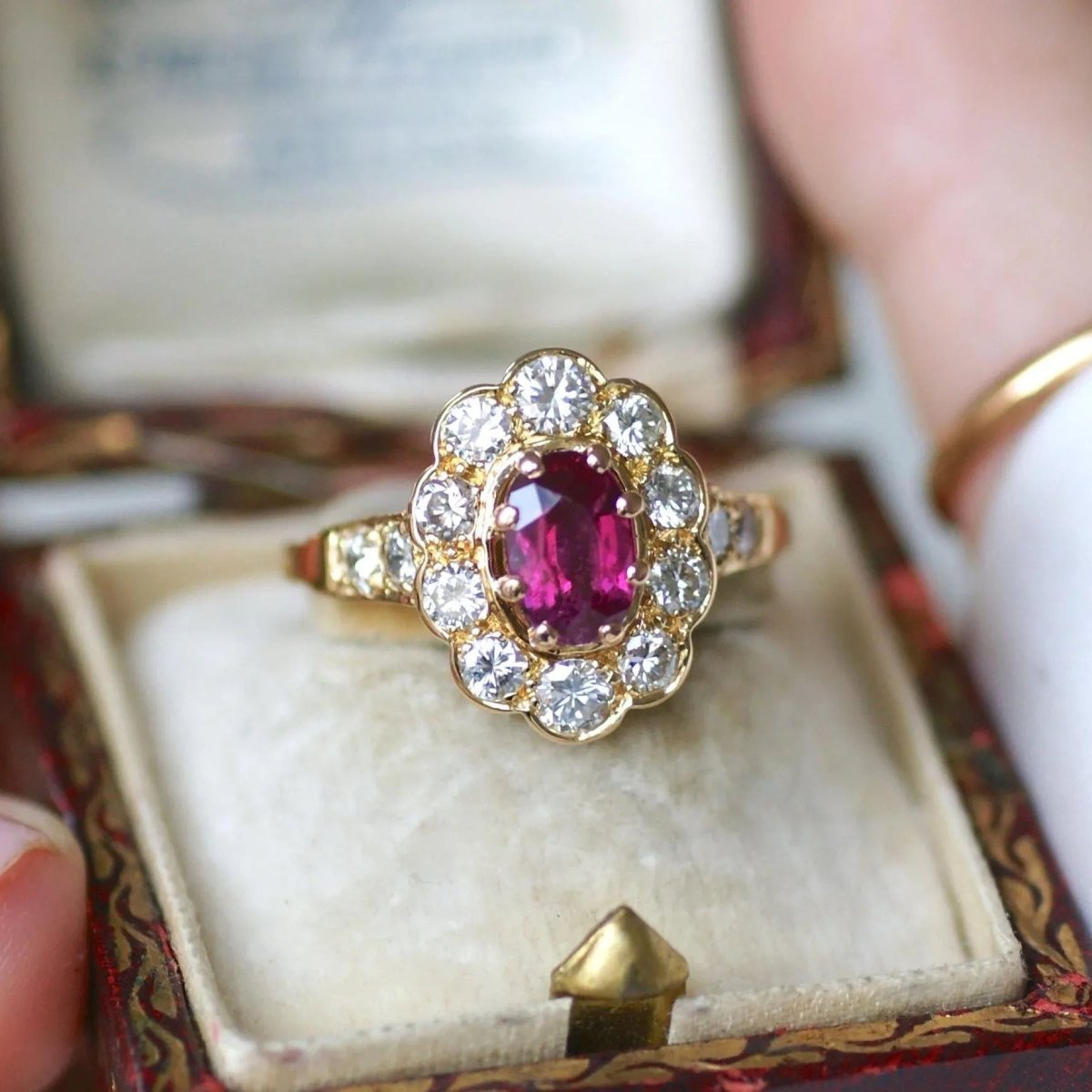 Bague Marguerite en or jaune, rubis et diamants - Castafiore