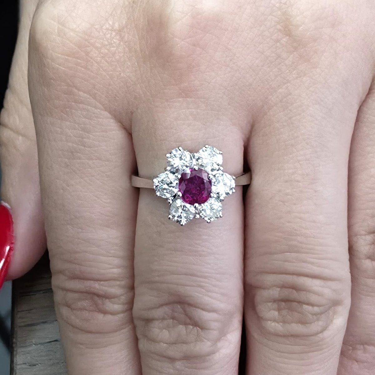 Bague Marguerite en or jaune, rubis et diamants - Castafiore