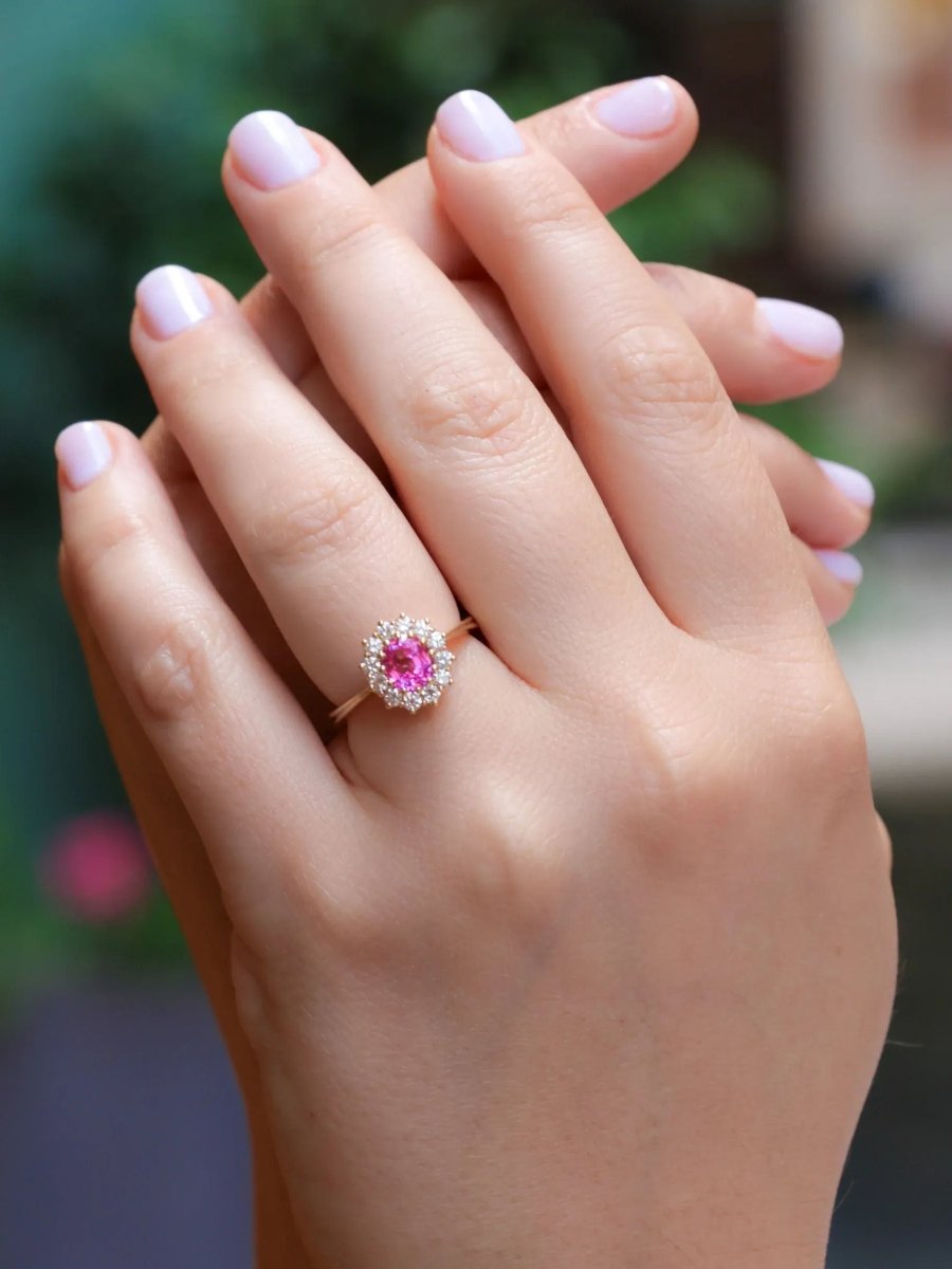 Bague Marguerite en or jaune, saphir et diamants - Castafiore