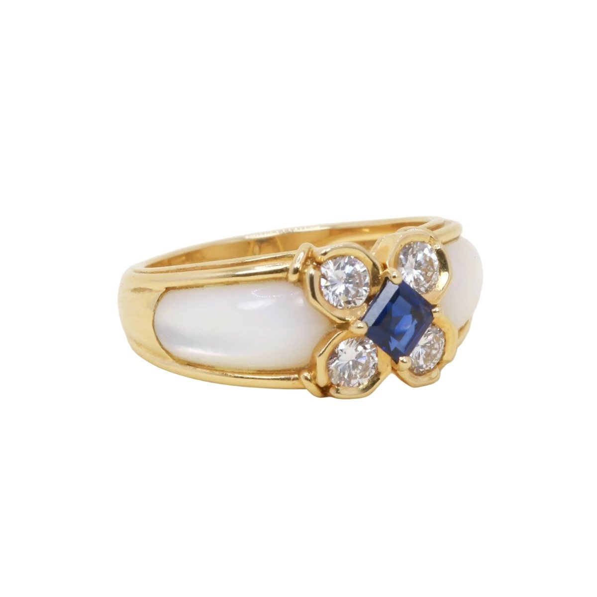 Bague Marguerite en or jaune, saphir, nacre et diamants - Castafiore
