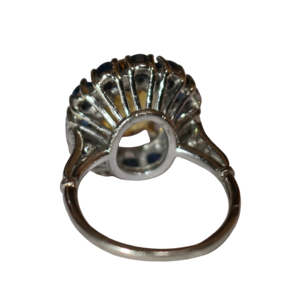 Bague Marguerite en or jaune, saphirs, et diamants - Castafiore