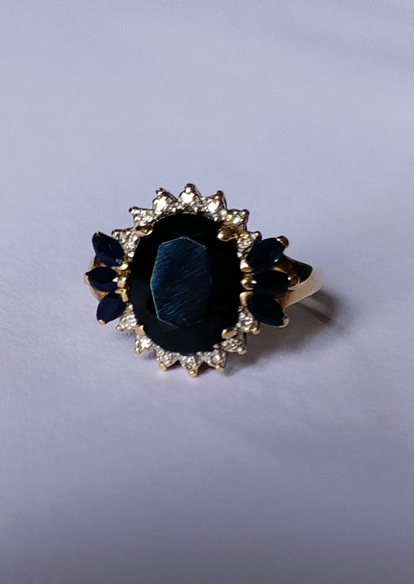 Bague Marguerite en or jaune, saphirs et diamants - Castafiore
