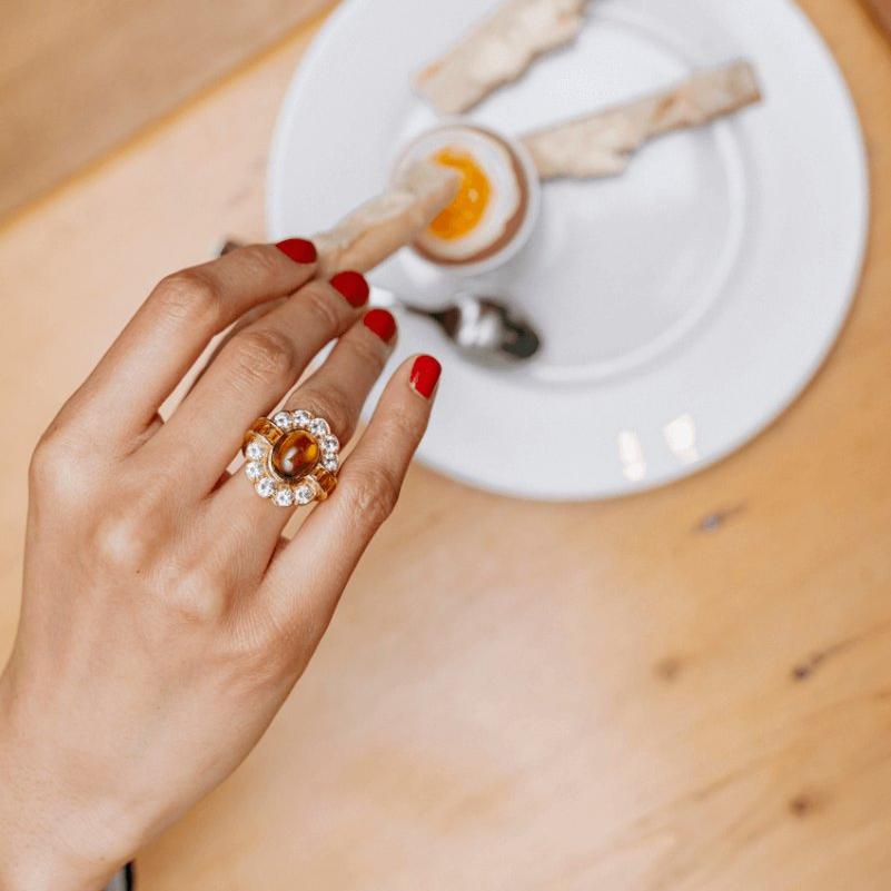 Bague marguerite en or jaune, saphirs jaunes et diamants - Castafiore