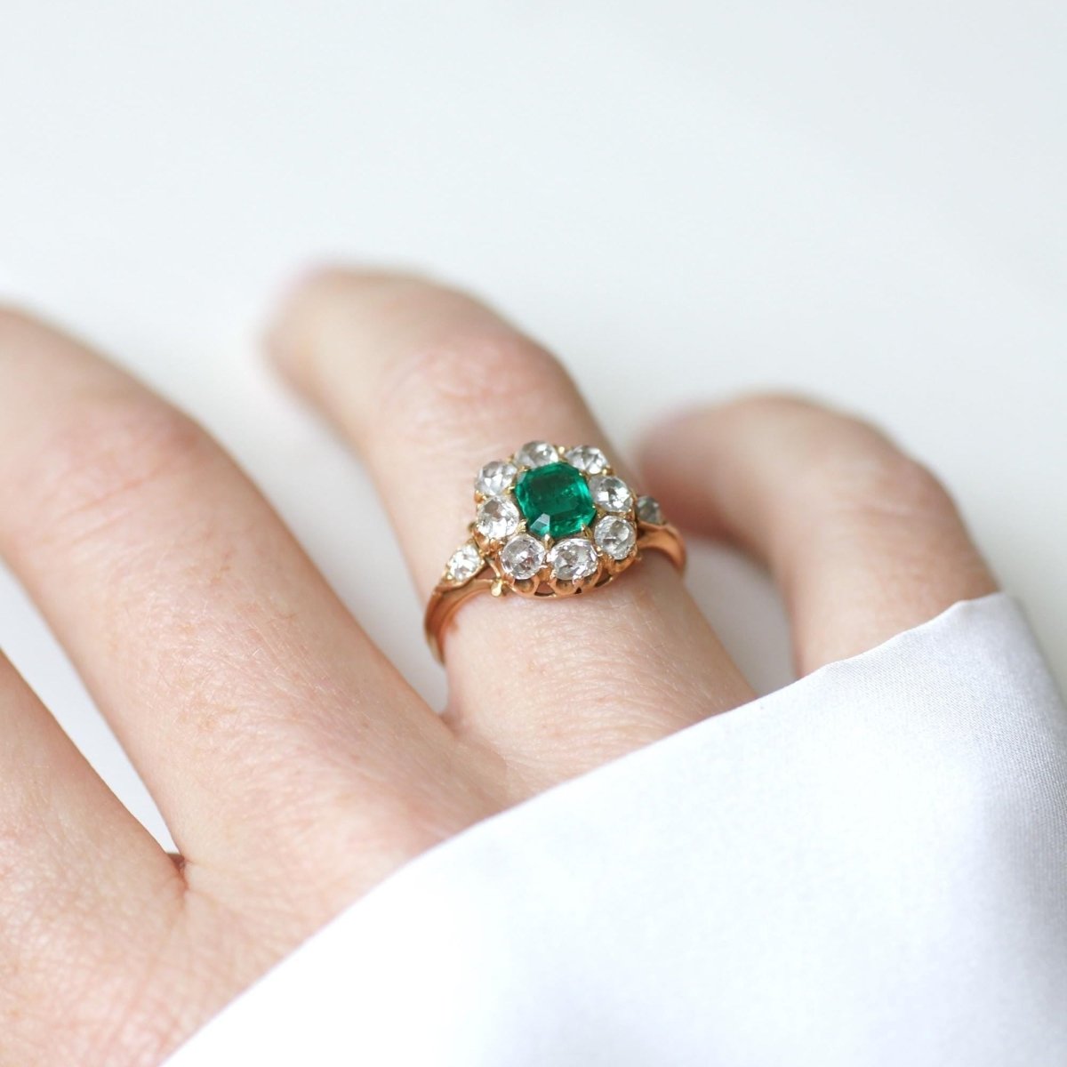 Bague Marguerite en or rose, émeraude, et diamants - Castafiore