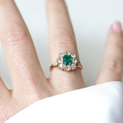 Bague Marguerite en or rose, émeraude, et diamants - Castafiore