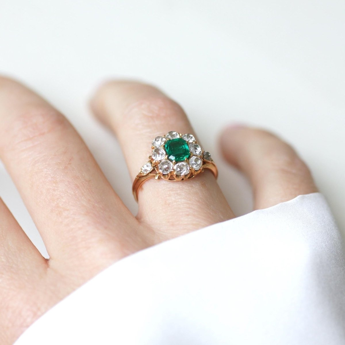 Bague Marguerite en or rose, émeraude, et diamants - Castafiore