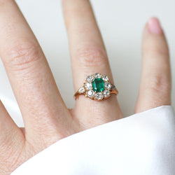 Bague Marguerite en or rose, émeraude, et diamants - Castafiore