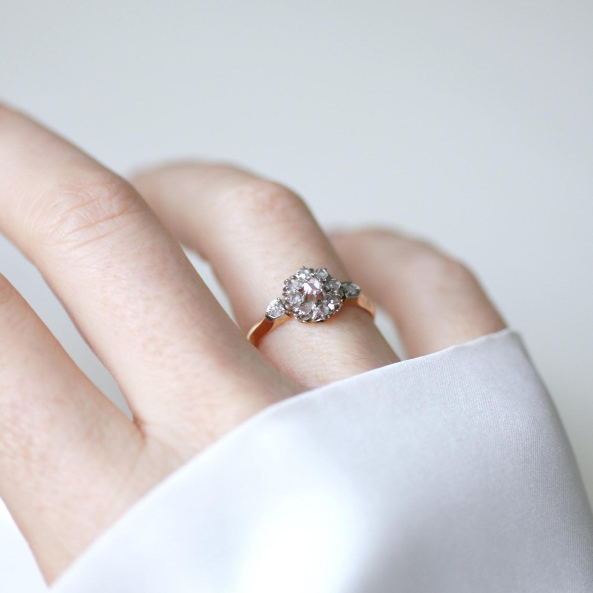Bague Marguerite en or rose, platine, et diamants - Castafiore