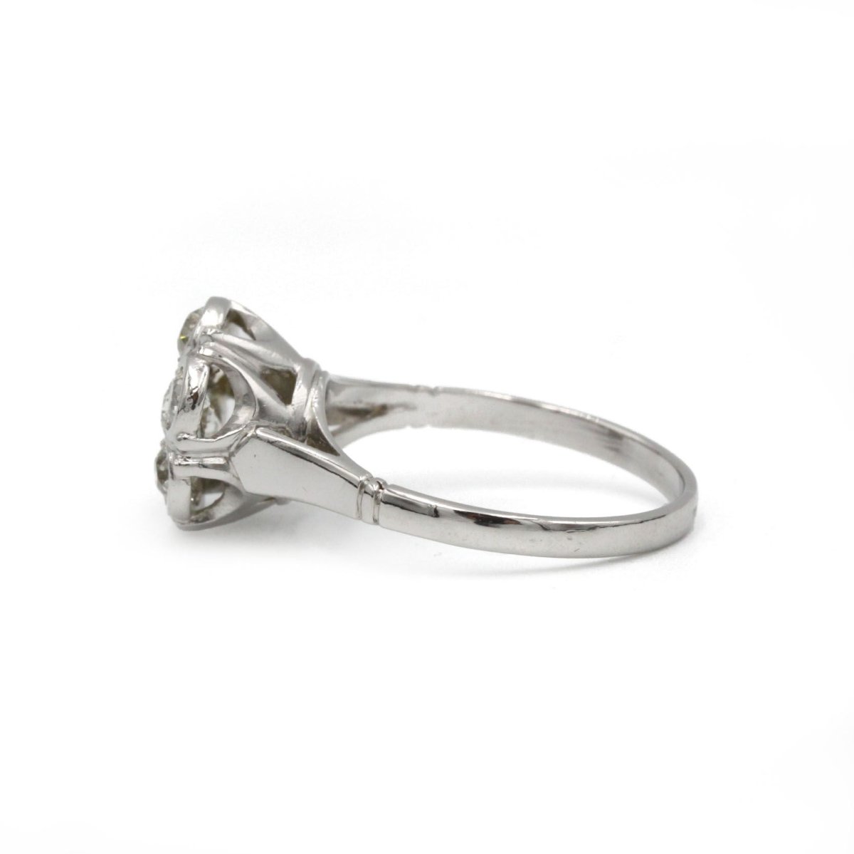 Bague Marguerite en platine et diamants - Castafiore