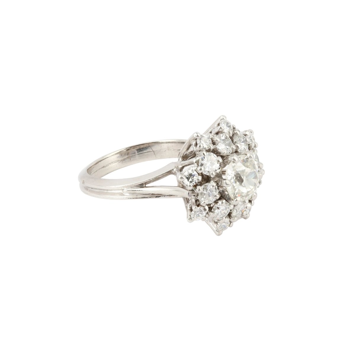 Bague Marguerite en platine et diamants - Castafiore