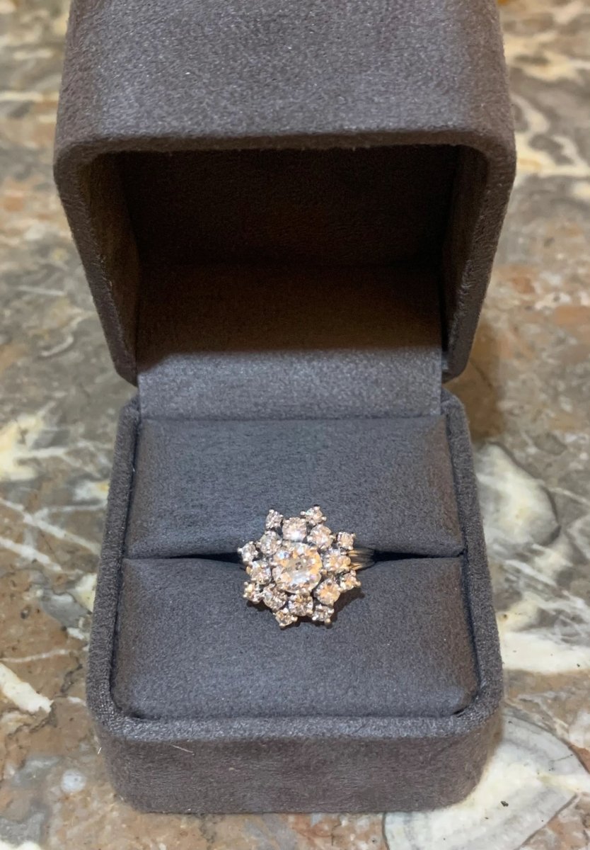 Bague Marguerite en platine et diamants - Castafiore