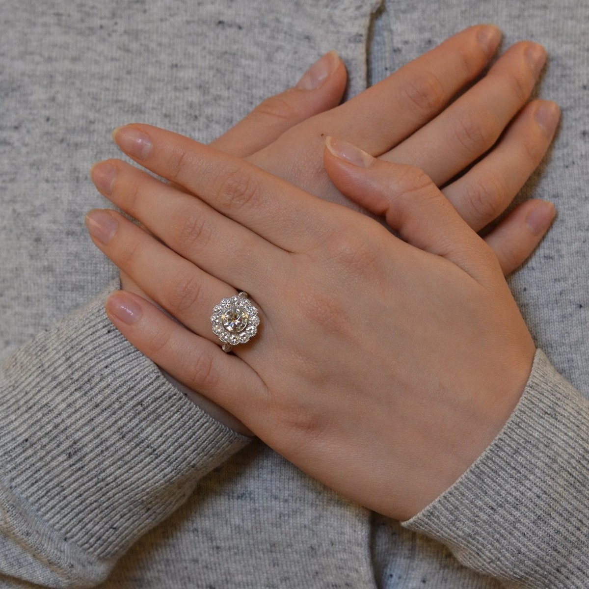 Bague Marguerite en platine et diamants - Castafiore
