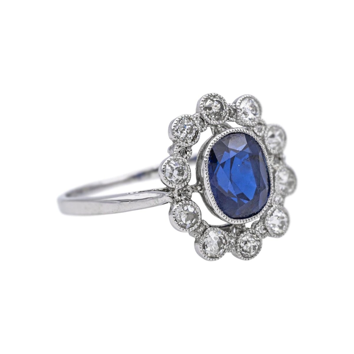 Bague Marguerite en platine, saphir et diamants - Castafiore