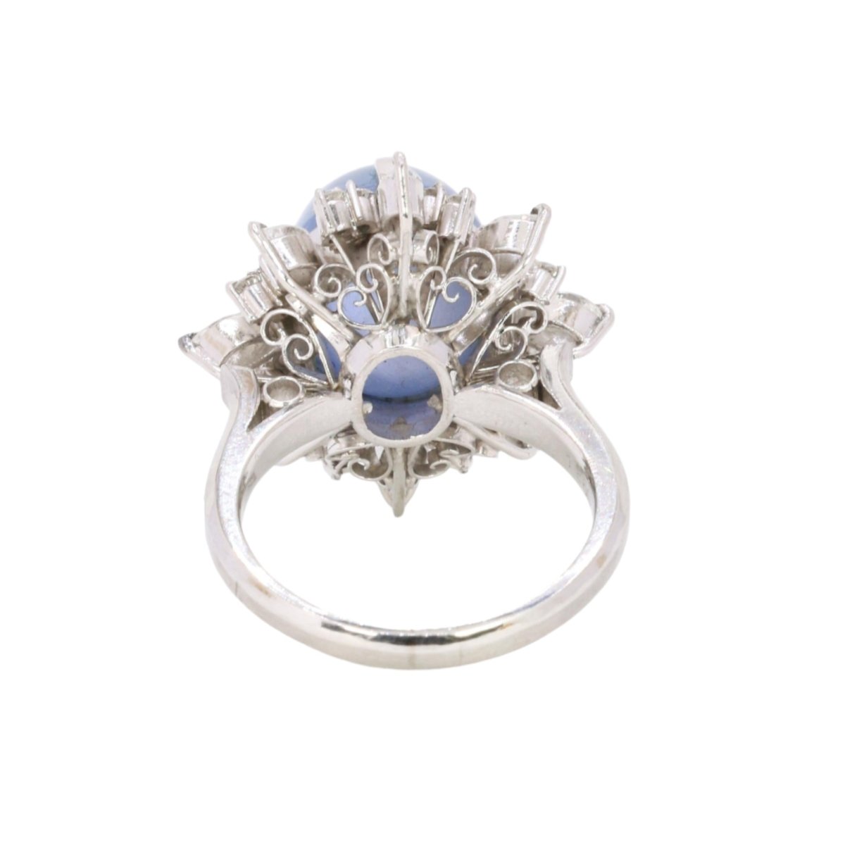 Bague Marguerite en platine, saphir et diamants - Castafiore