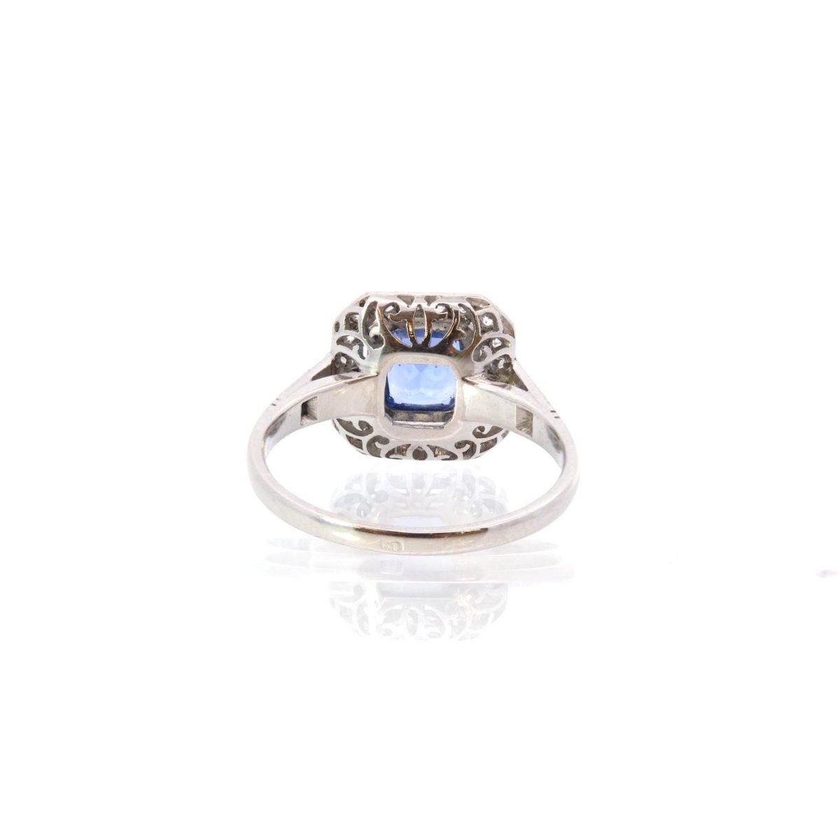 Bague Marguerite en platine, saphir et diamants - Castafiore