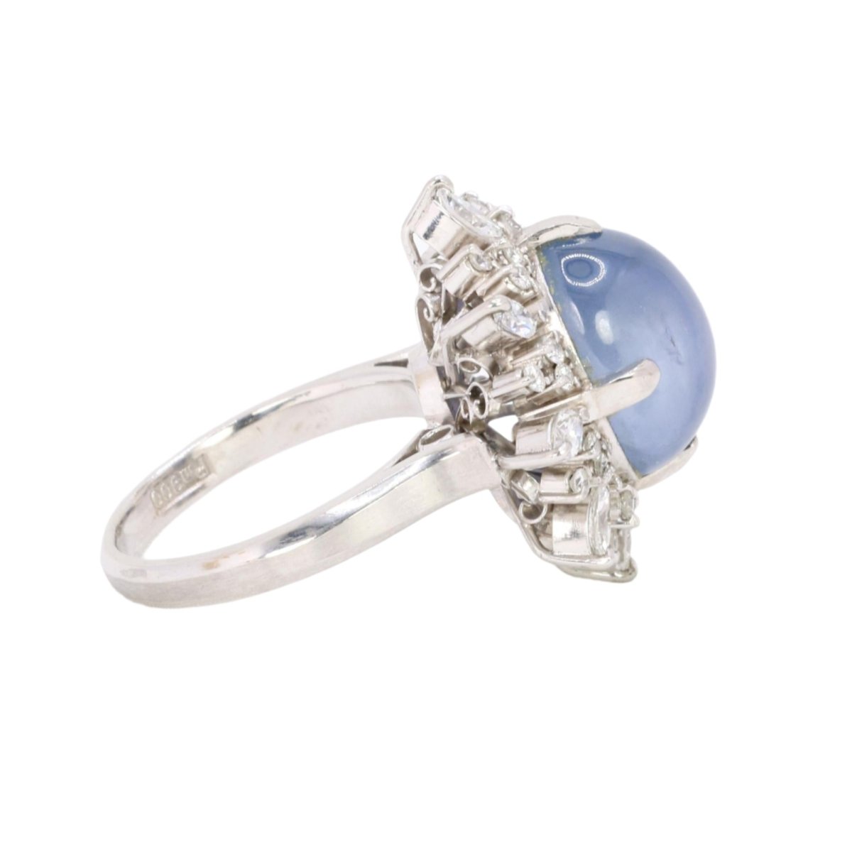 Bague Marguerite en platine, saphir et diamants - Castafiore