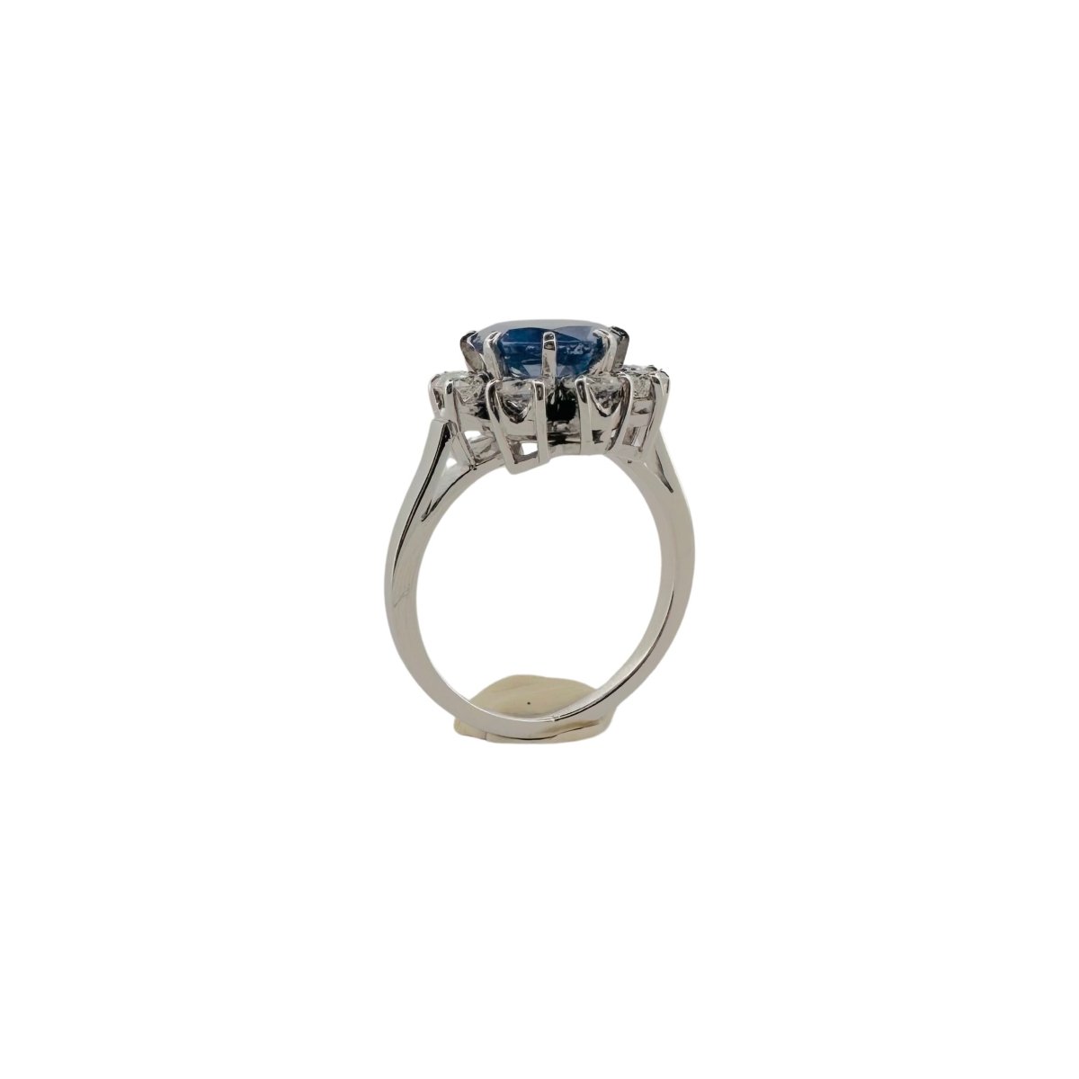 Bague Marguerite en platine, saphir et diamants - Castafiore