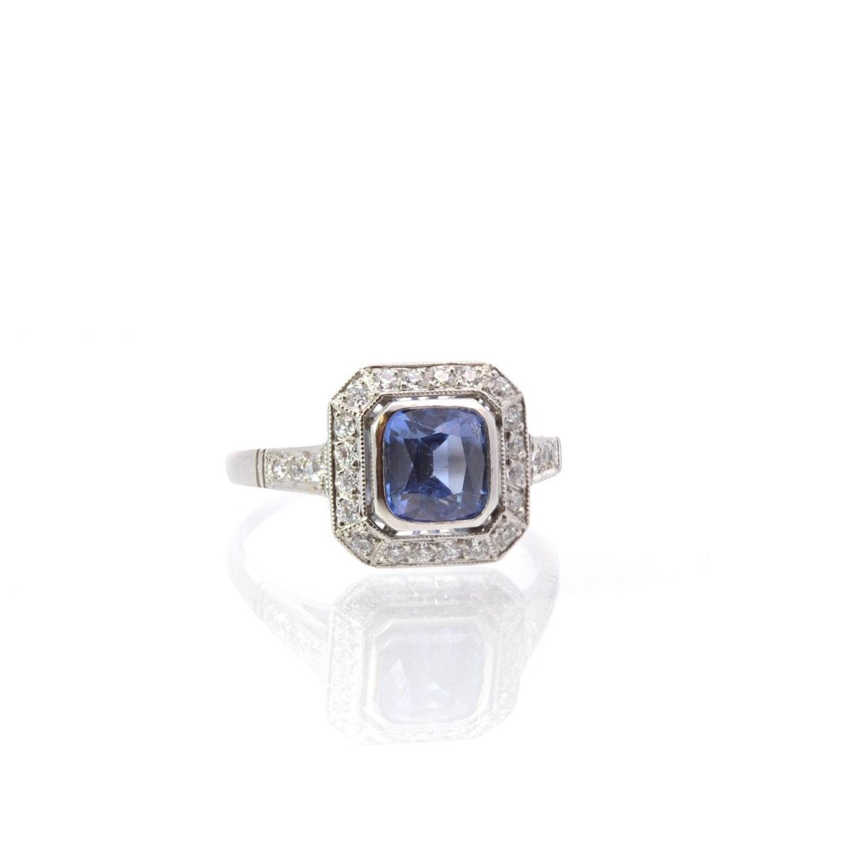 Bague Marguerite en platine, saphir et diamants - Castafiore