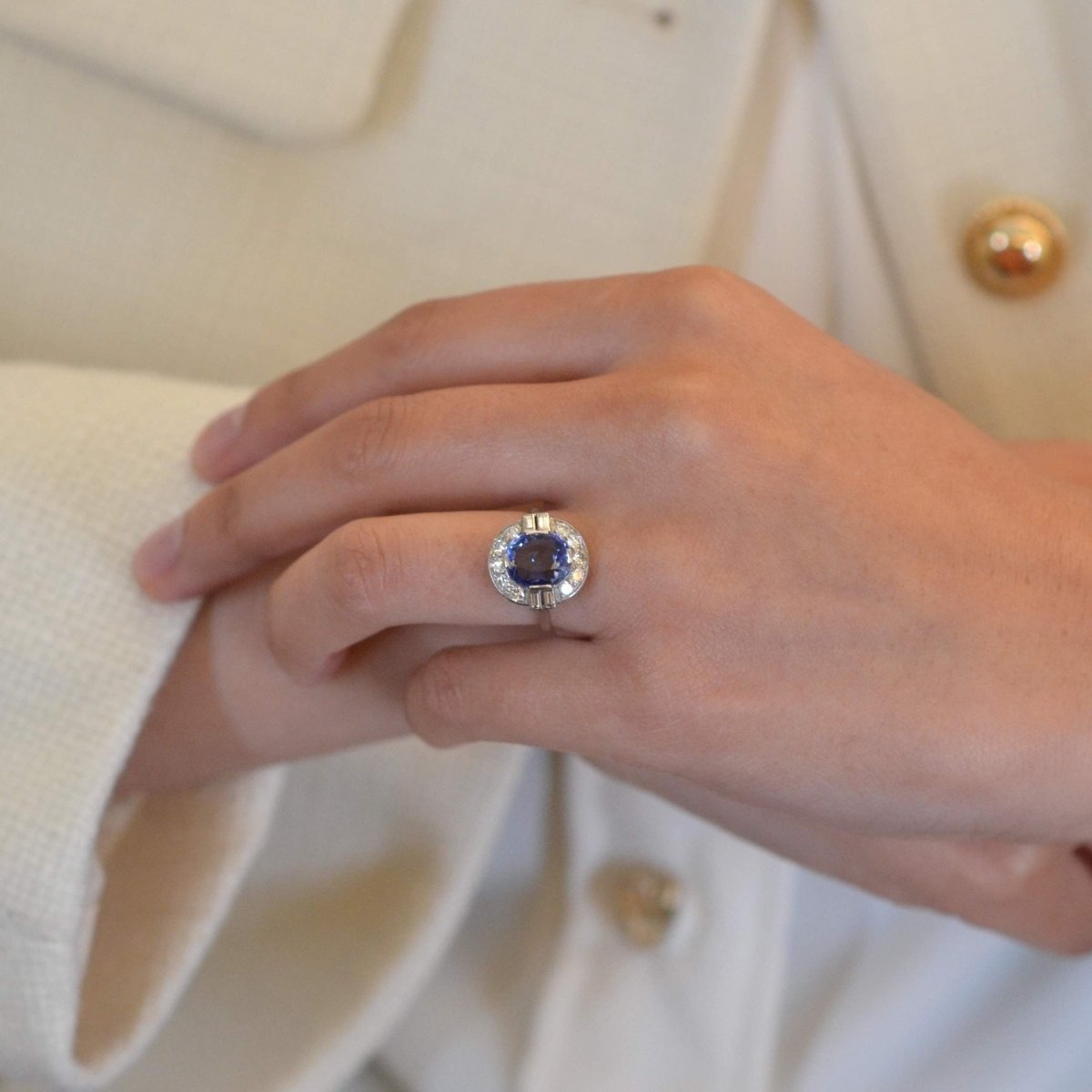 Bague Marguerite en platine, saphir et diamants - Castafiore