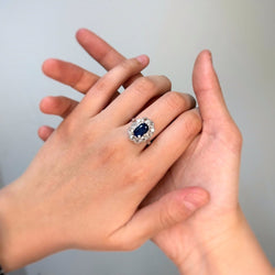 Bague Marguerite en platine, saphir et diamants - Castafiore