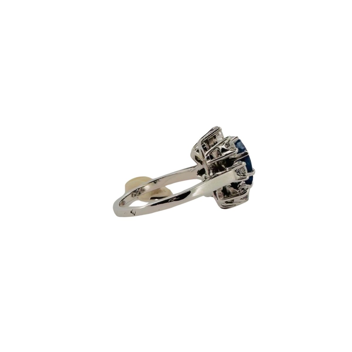 Bague Marguerite en platine, saphir et diamants - Castafiore