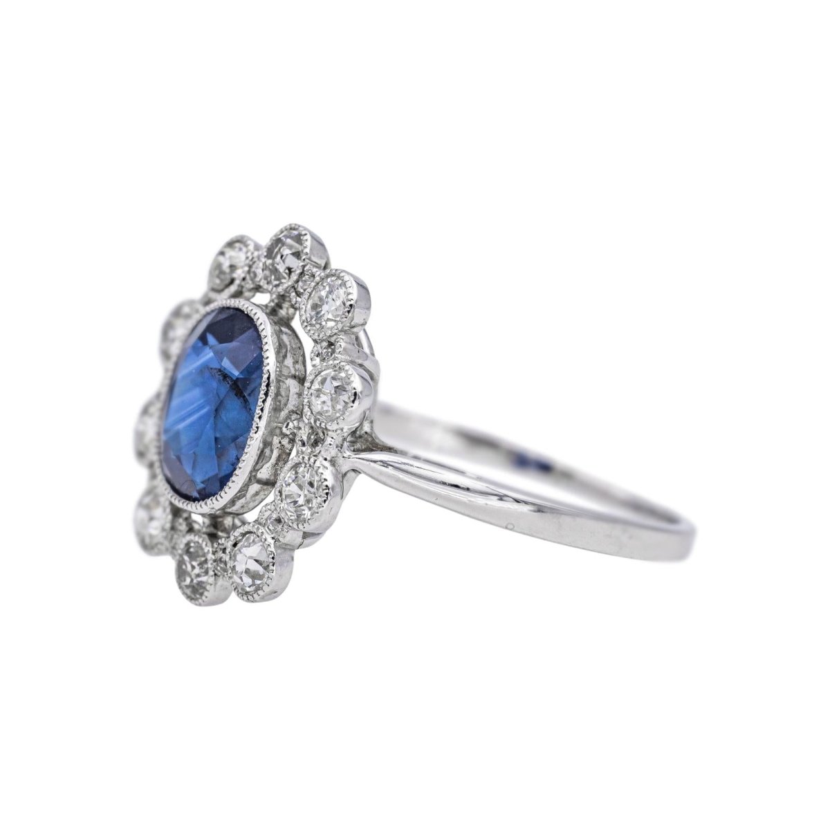 Bague Marguerite en platine, saphir et diamants - Castafiore