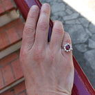 BAGUE MARGUERITE « JEANNE », RUBIS ET DIAMANTS - Castafiore