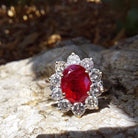 BAGUE MARGUERITE « JEANNE », RUBIS ET DIAMANTS - Castafiore