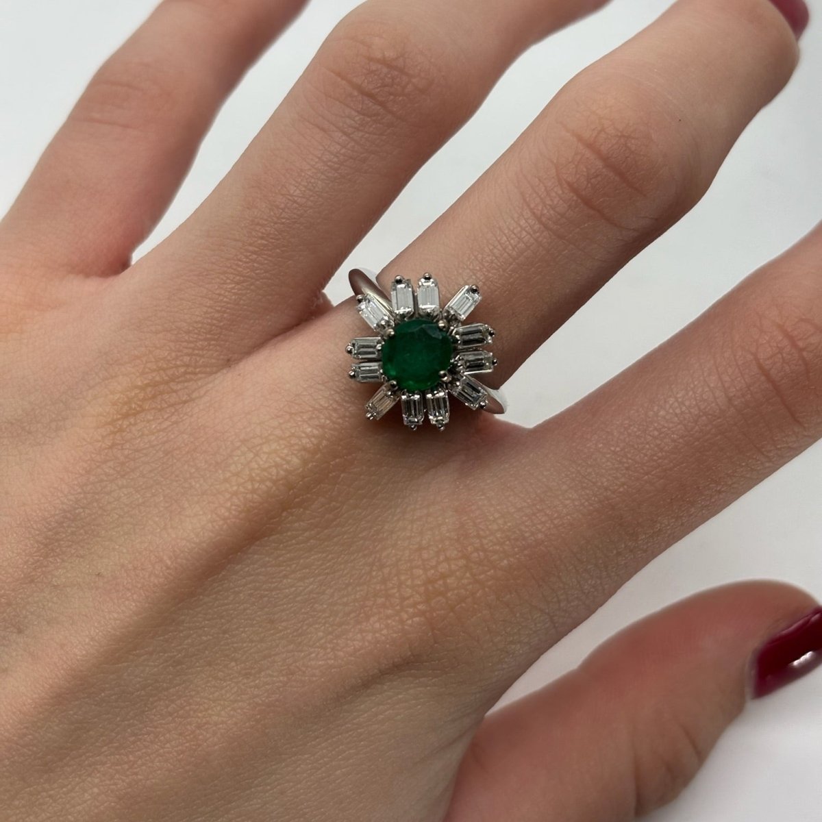 Bague Marguerite or blanc, émeraude et diamants - Castafiore