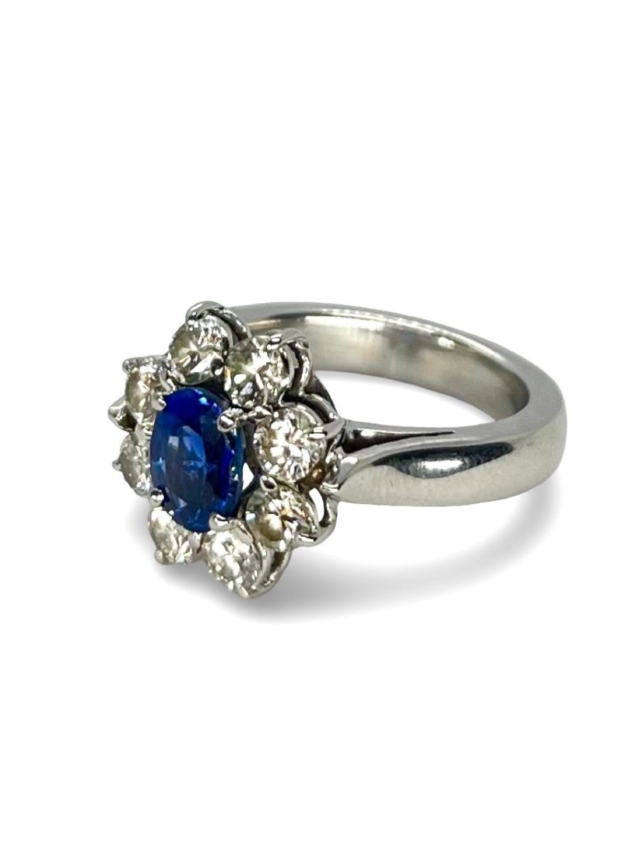 Bague marguerite or blanc saphir 1,62 ct et diamants 1,30 ct - Castafiore