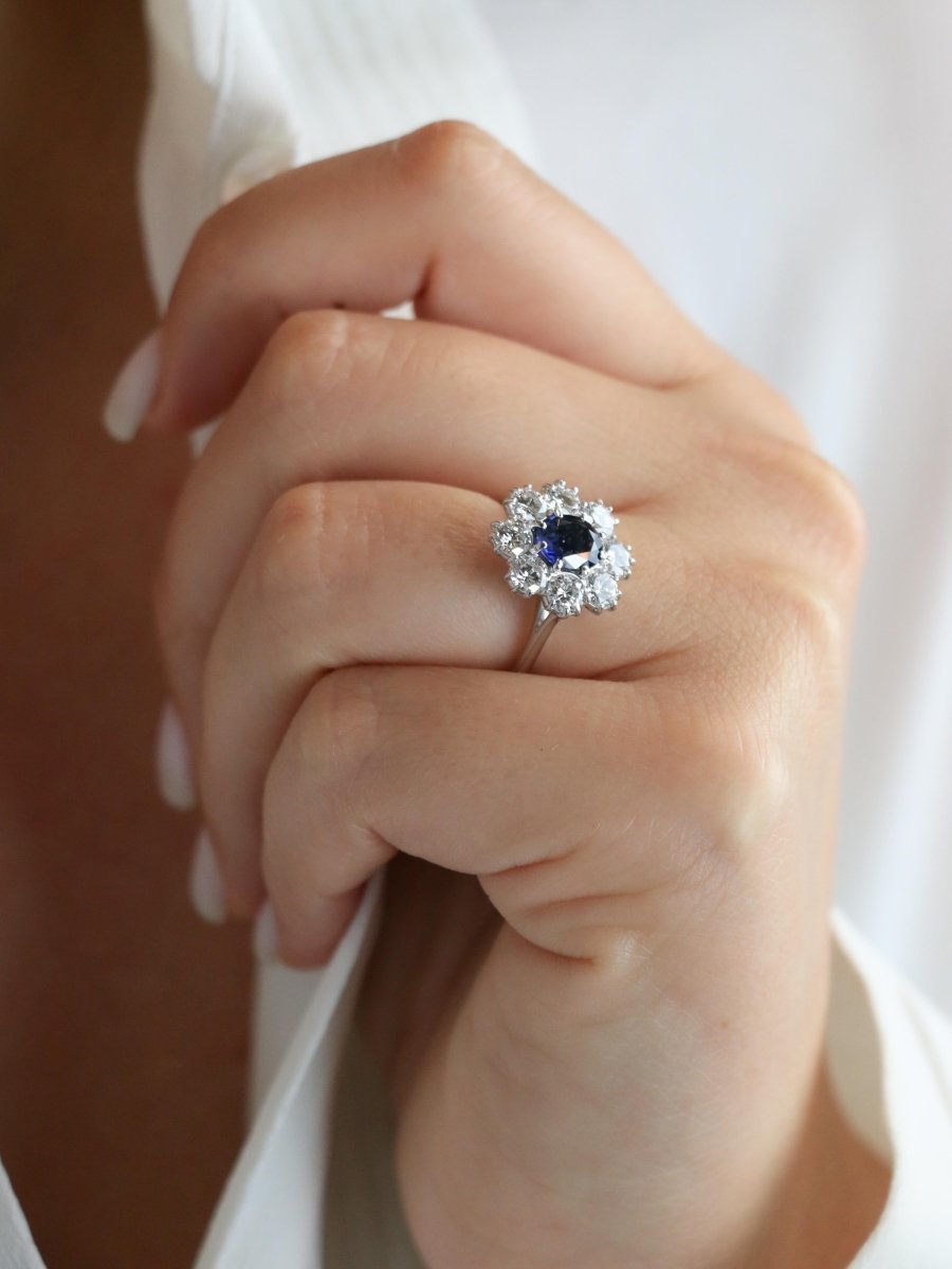 Bague marguerite or blanc saphir ovale diamants - Castafiore