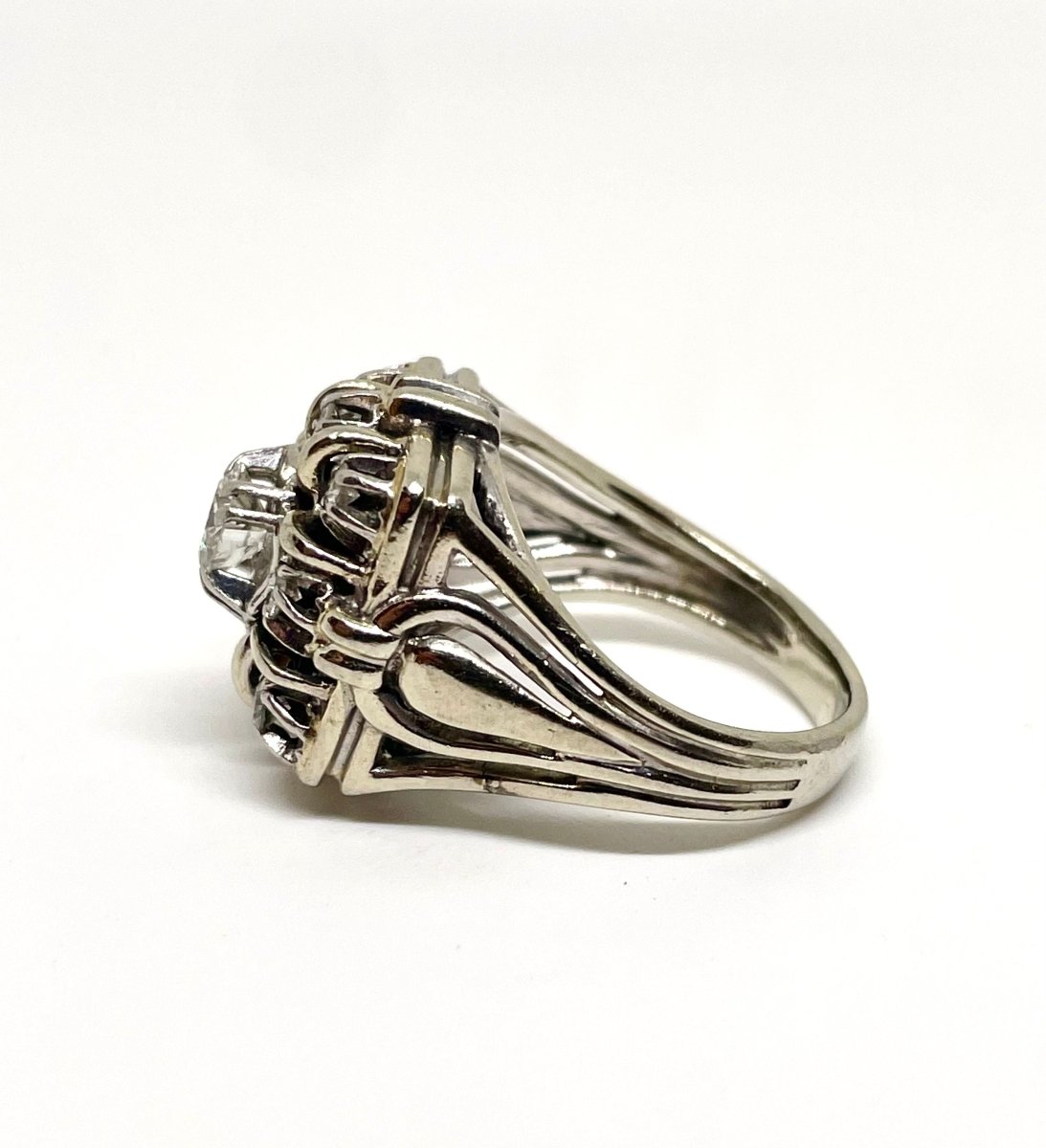 Bague marguerite or gris et diamant central 0,45 cts - Castafiore