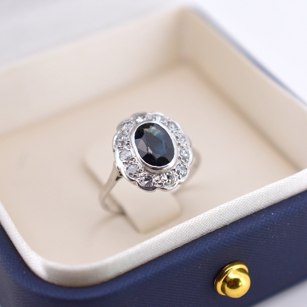 Bague Marguerite Or Saphir et Diamants - Art Déco - Castafiore